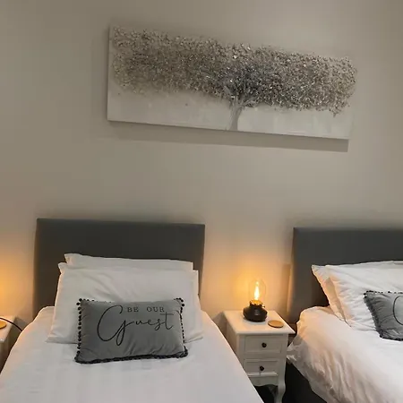 Villa Cozy Coastal Retreat In Bornemouth Extérieur photo