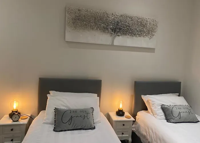 Cozy Coastal Retreat In Bournemouth
